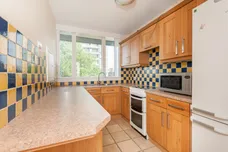 Wellington Close Walton-on-Thames. KT12 photo 5