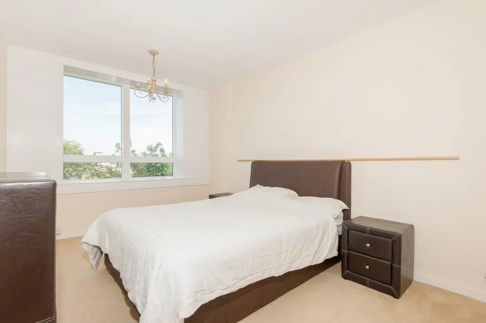 Wellington Close Walton-on-Thames. KT12 photo 9