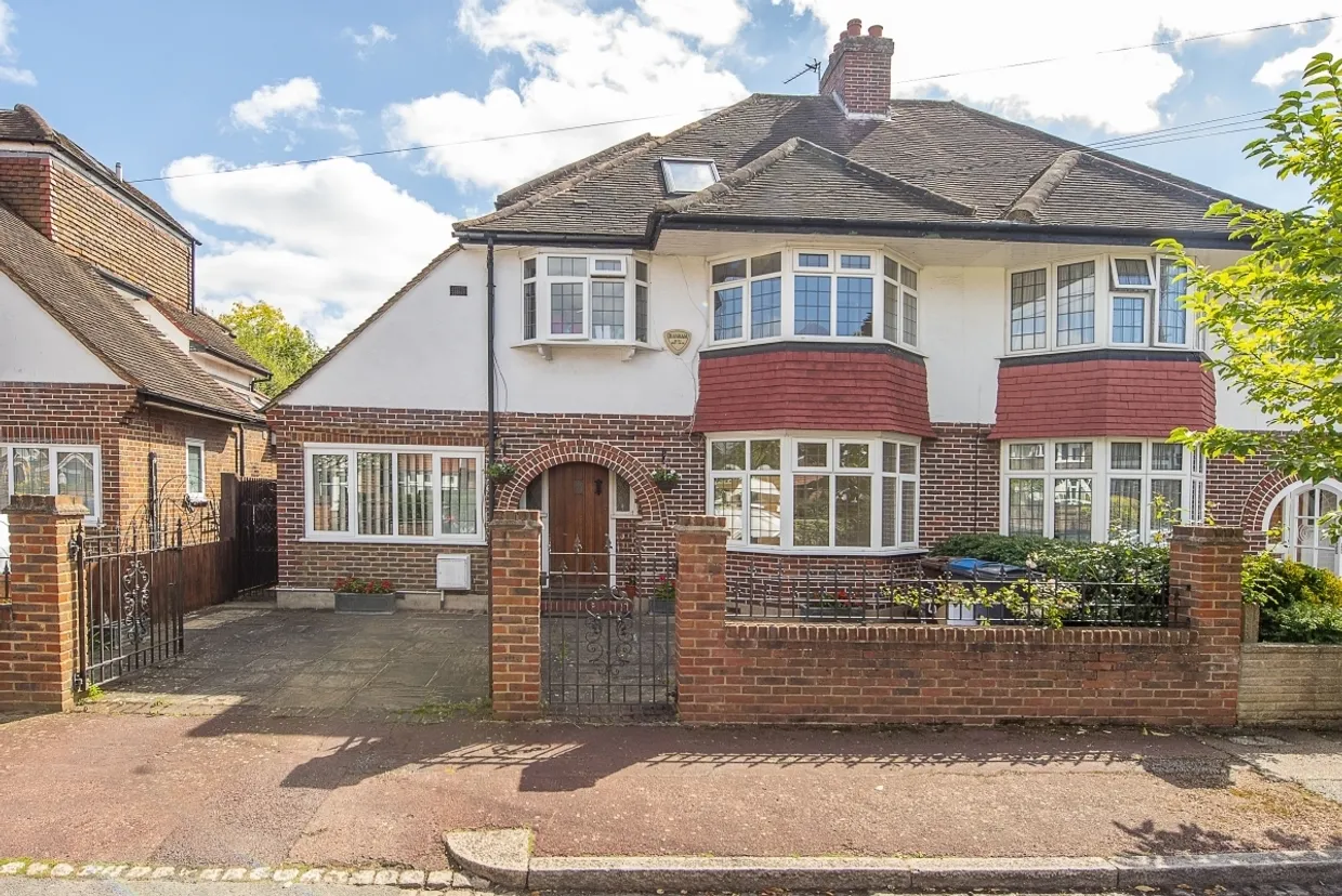 Holland Avenue London SW20 photo 1