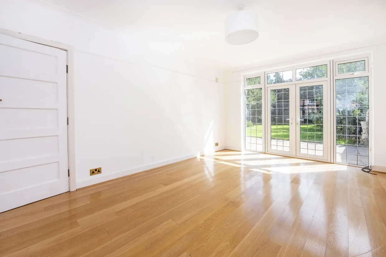 Holland Avenue London SW20 photo 5