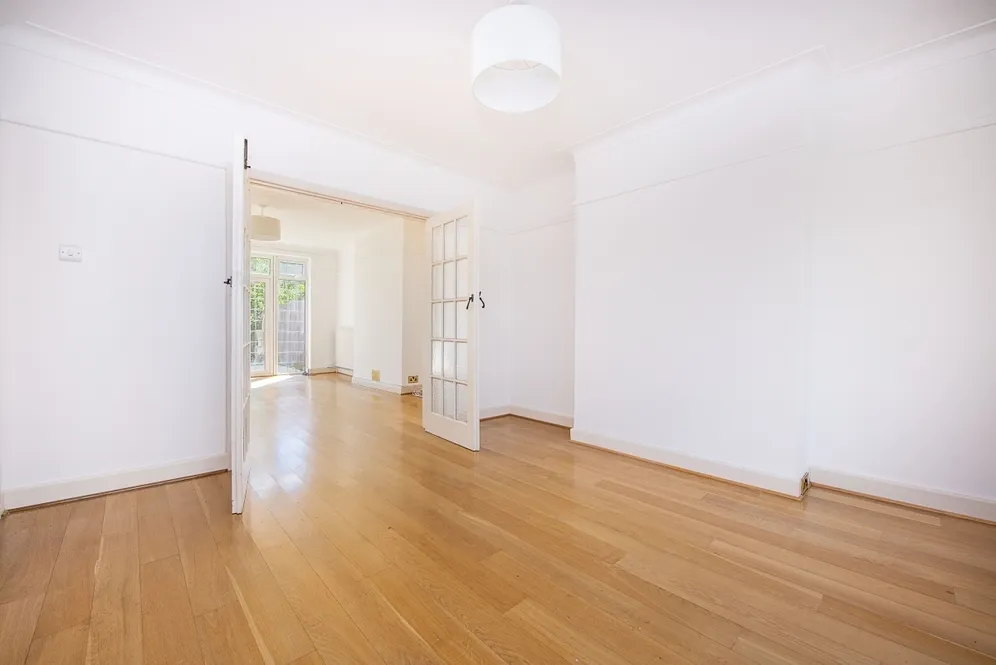 Holland Avenue London SW20 photo 6