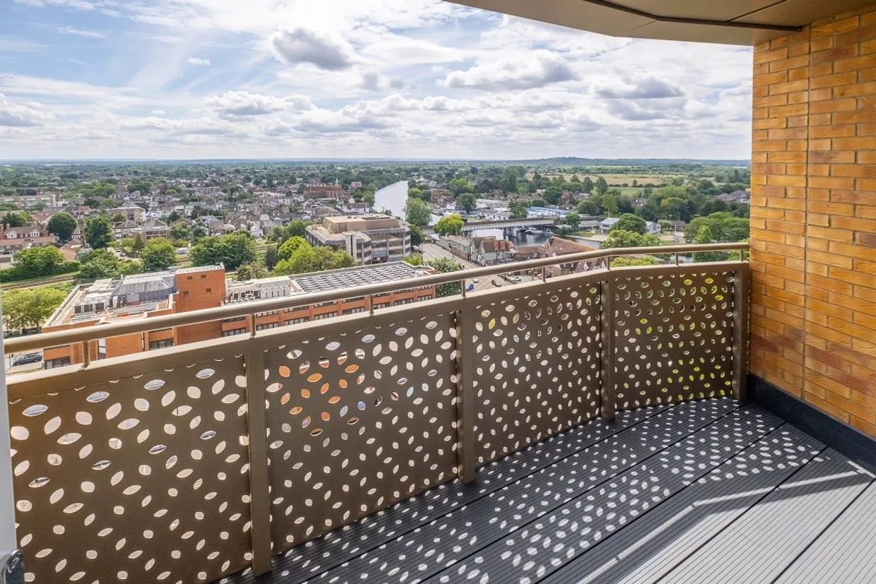 Elmsleigh Road Staines-upon-Thames TW18 photo 8