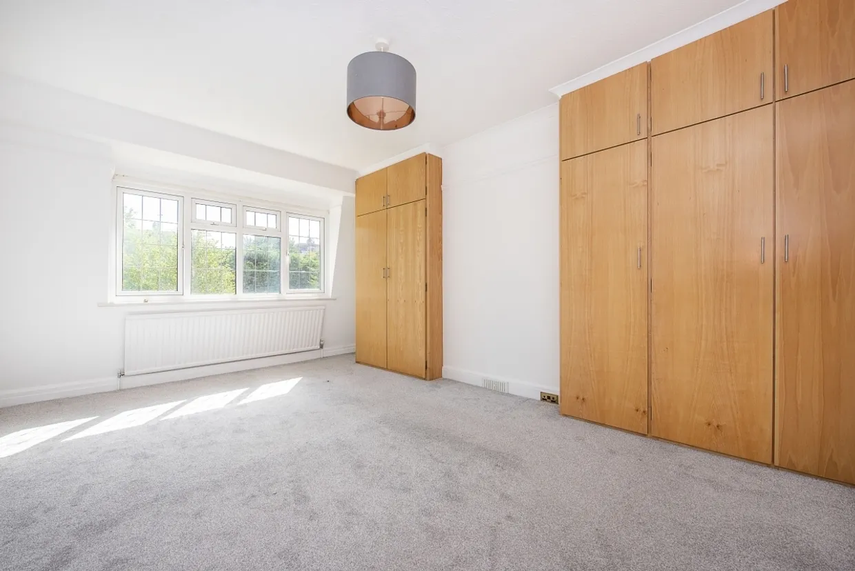 Holland Avenue London SW20 photo 9