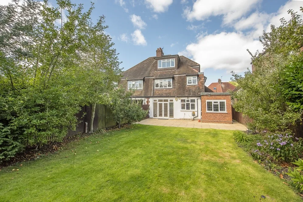 Holland Avenue London SW20 photo 14