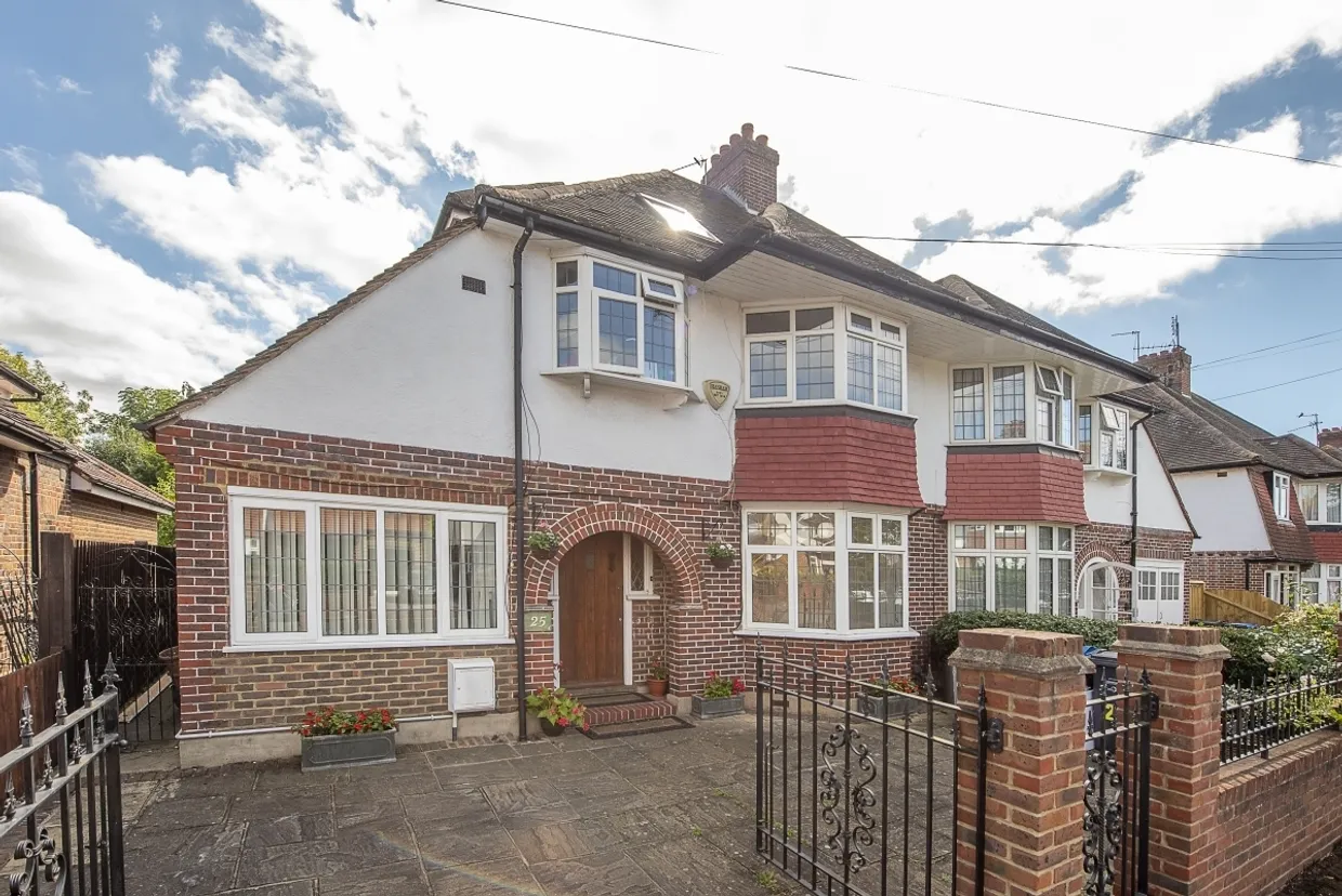Holland Avenue London SW20 photo 16