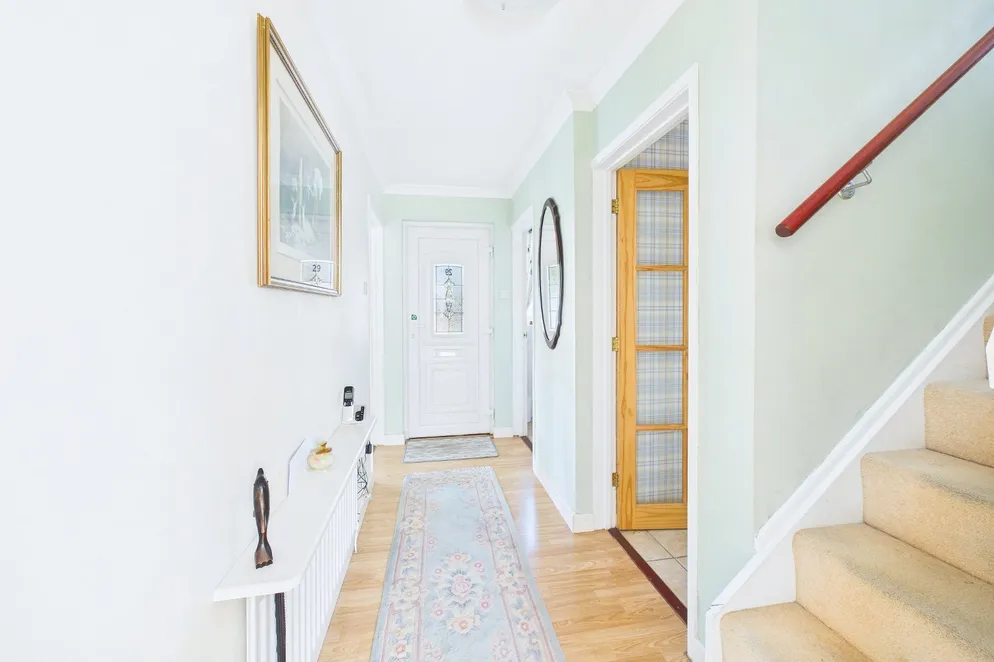 Property carousel item 6