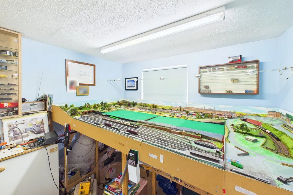 Property carousel item 19