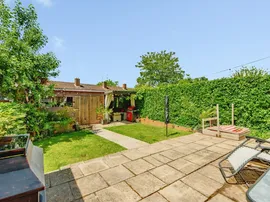 Hillcrest Close, Crawley thumb 2