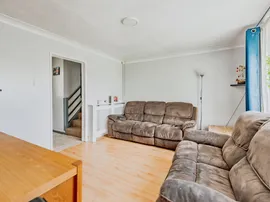Hillcrest Close, Crawley thumb 3