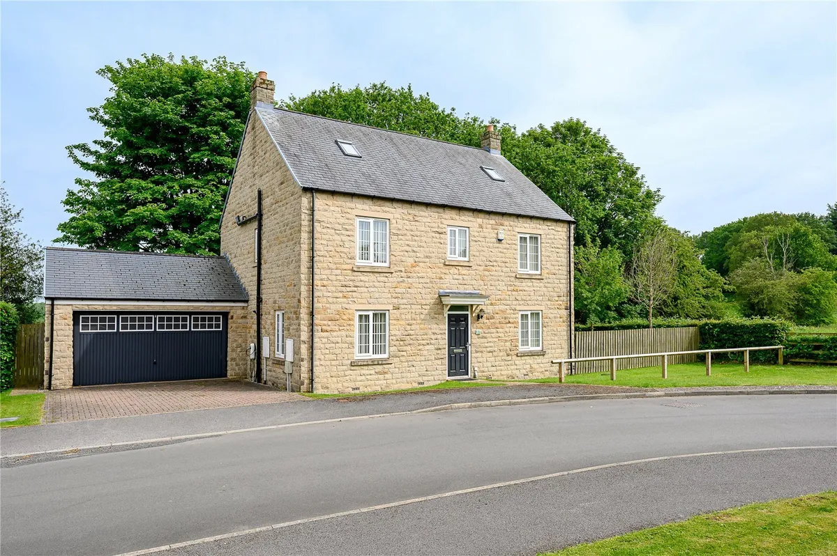 Castle Court, Scarcroft, LS14