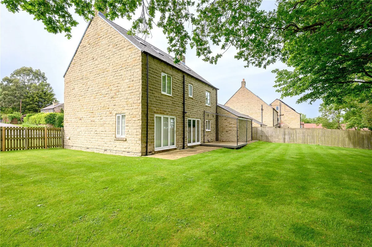 Castle Court, Scarcroft, LS14