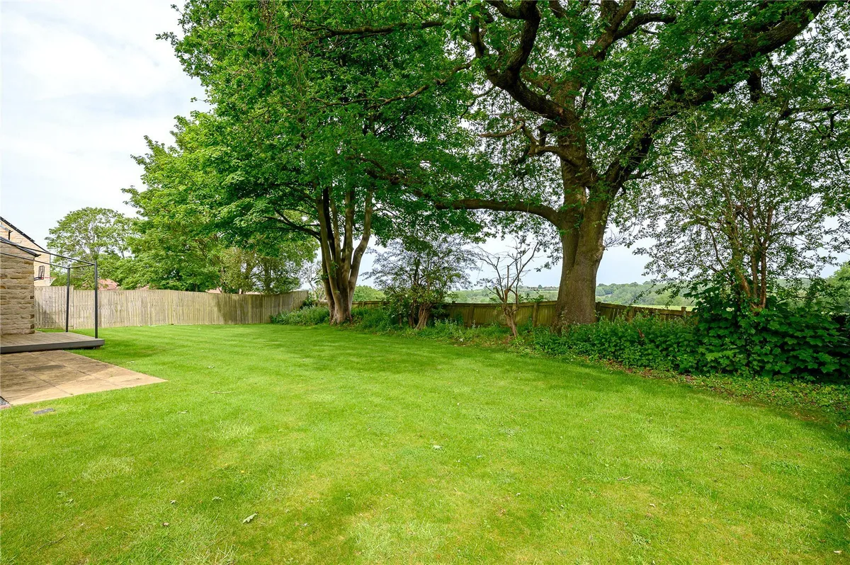 Castle Court, Scarcroft, LS14