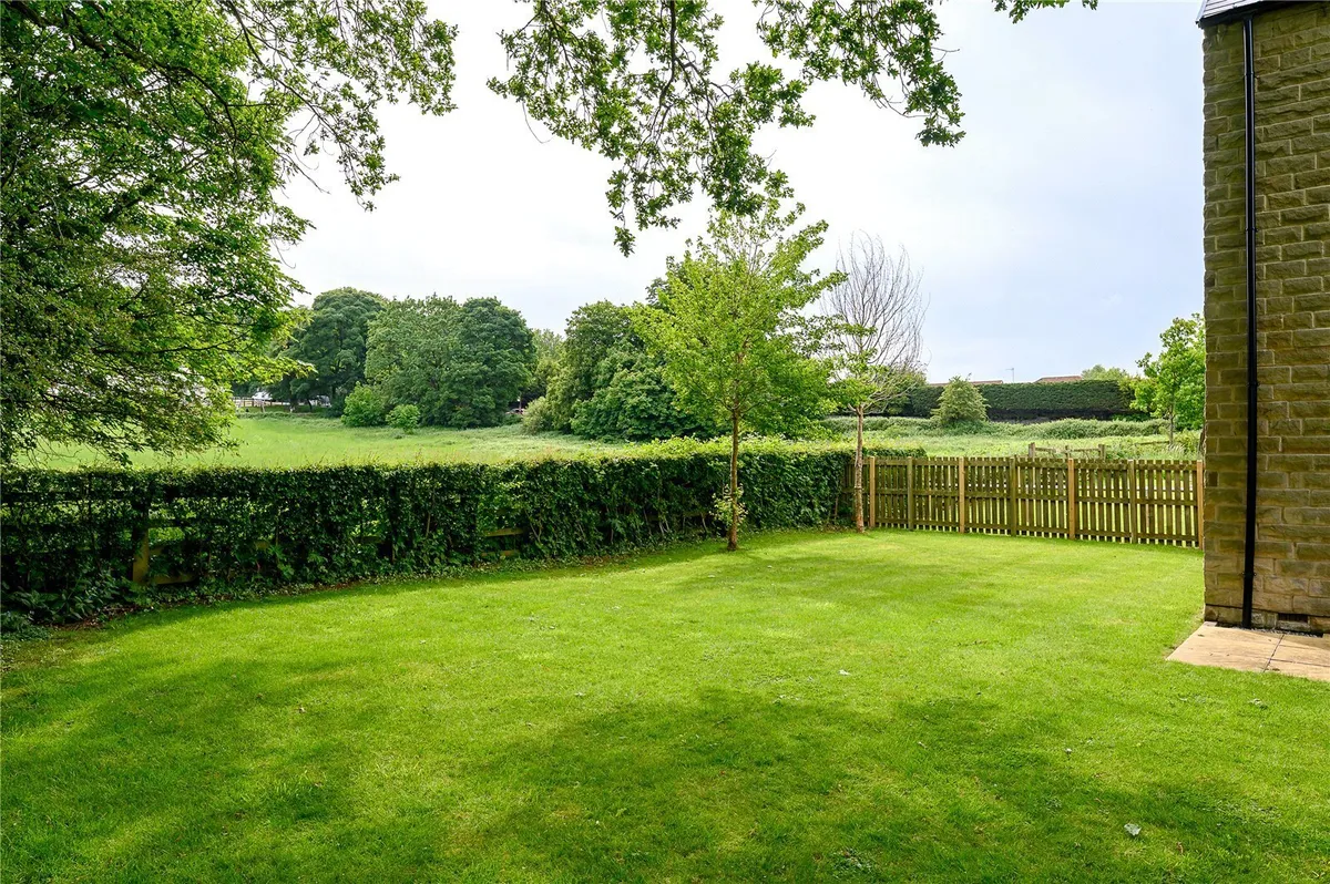 Castle Court, Scarcroft, LS14