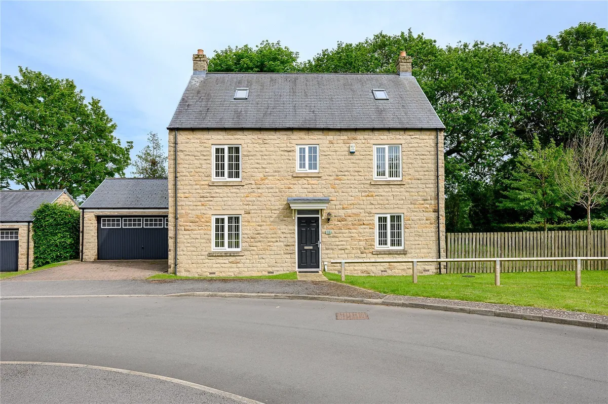 Castle Court, Scarcroft, LS14
