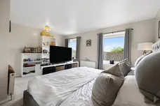 Hamilton Drive, Erskine