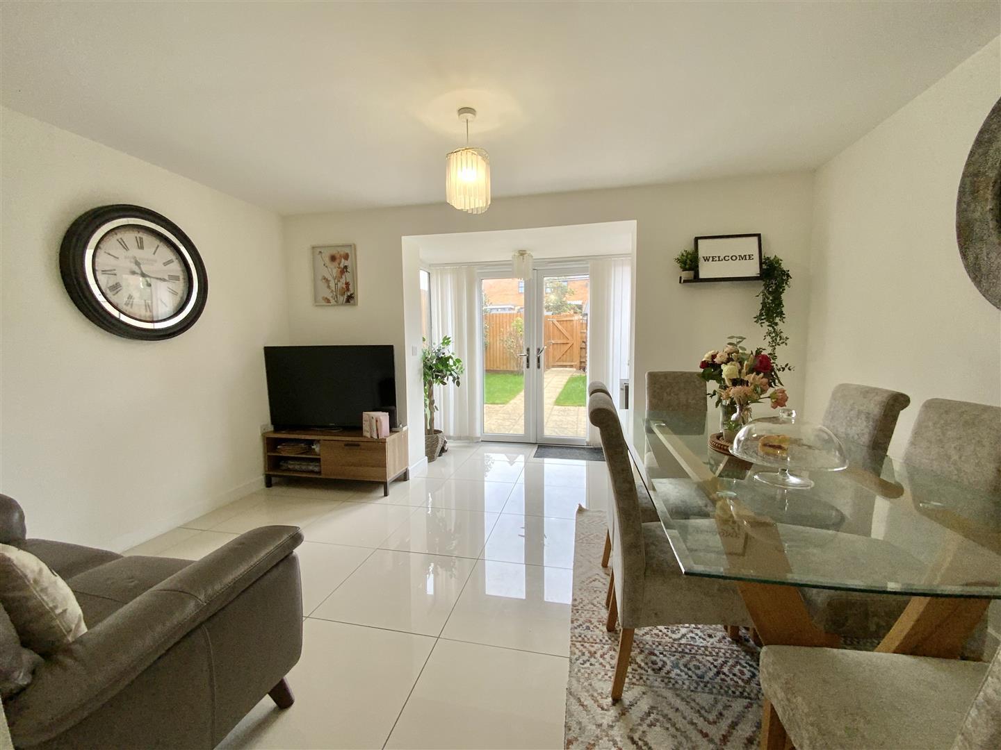 Cicero Crescent, Fairfields, Milton Keynes Image 3
