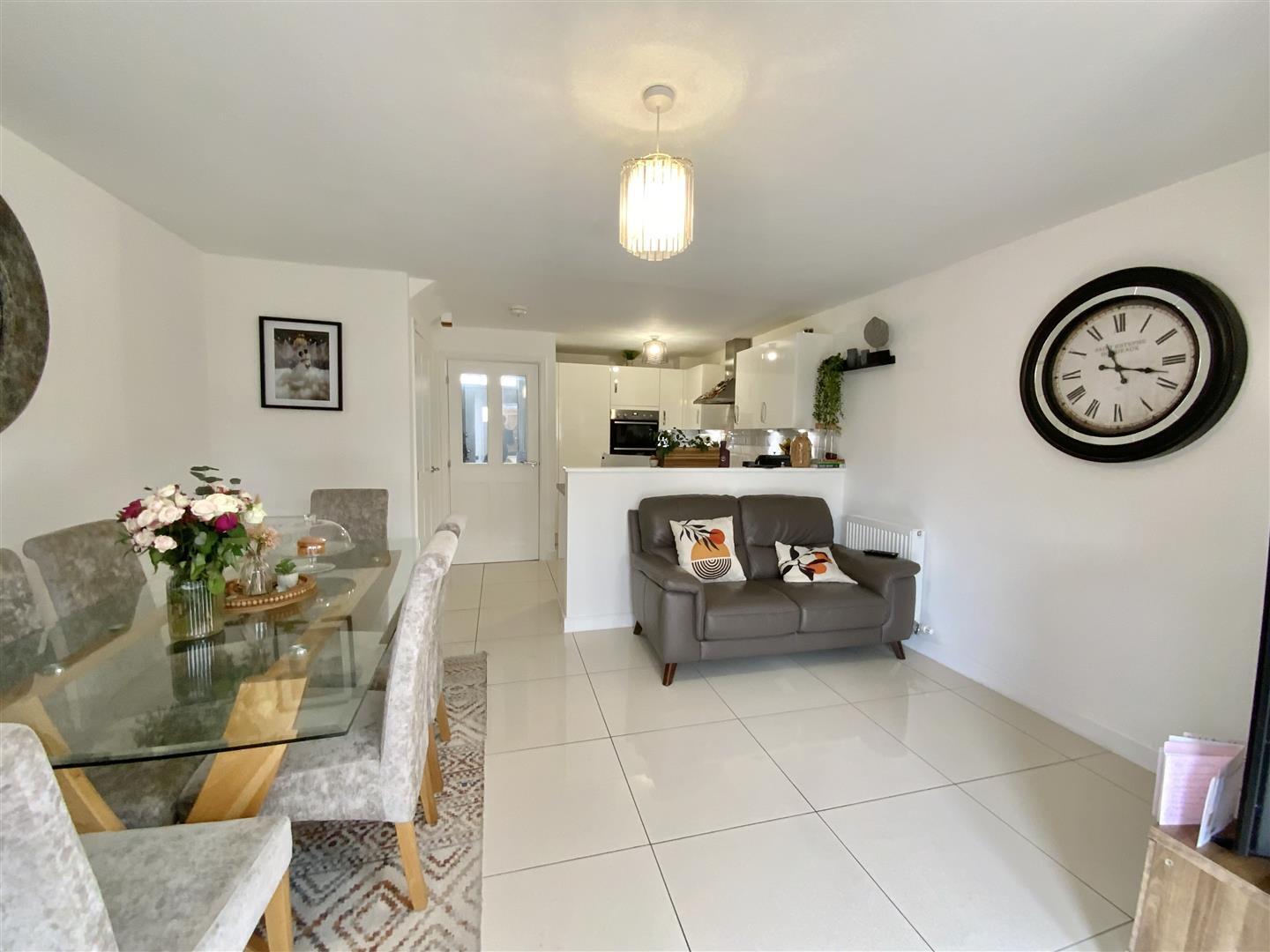 Cicero Crescent, Fairfields, Milton Keynes Image 4