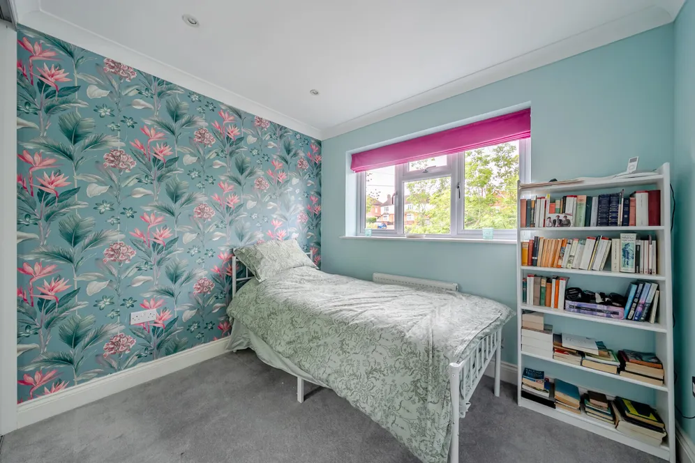 Upper Hale Road, Farnham, GU9 photo 5