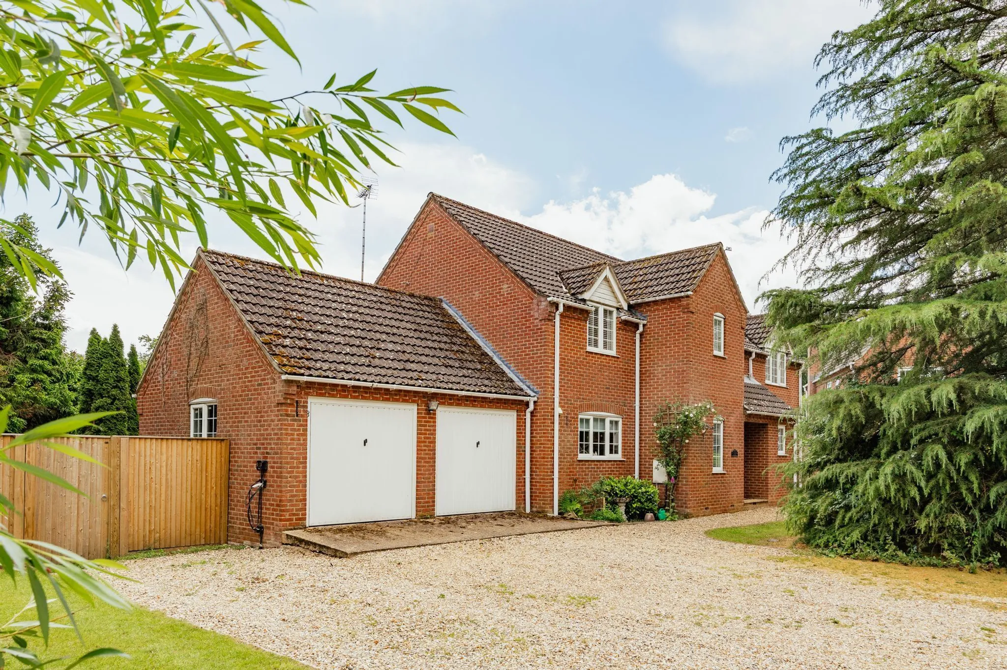 Substantial Home On 0.30 Acre Plot (Stms) In Scarning