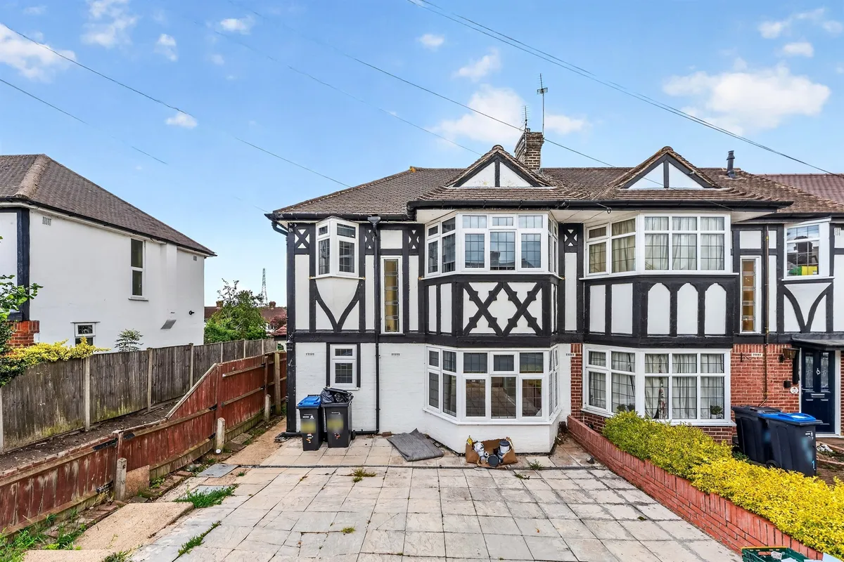 Kingsbridge Road, Morden