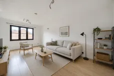 Lowry Crescent, Mitcham