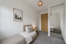Lowry Crescent, Mitcham