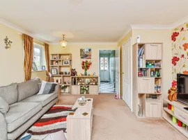 Marina Close, Devizes thumb 3