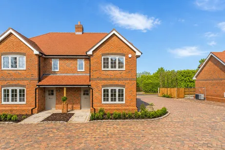 Bramall Place, Bowling Alley, Crondall, GU10