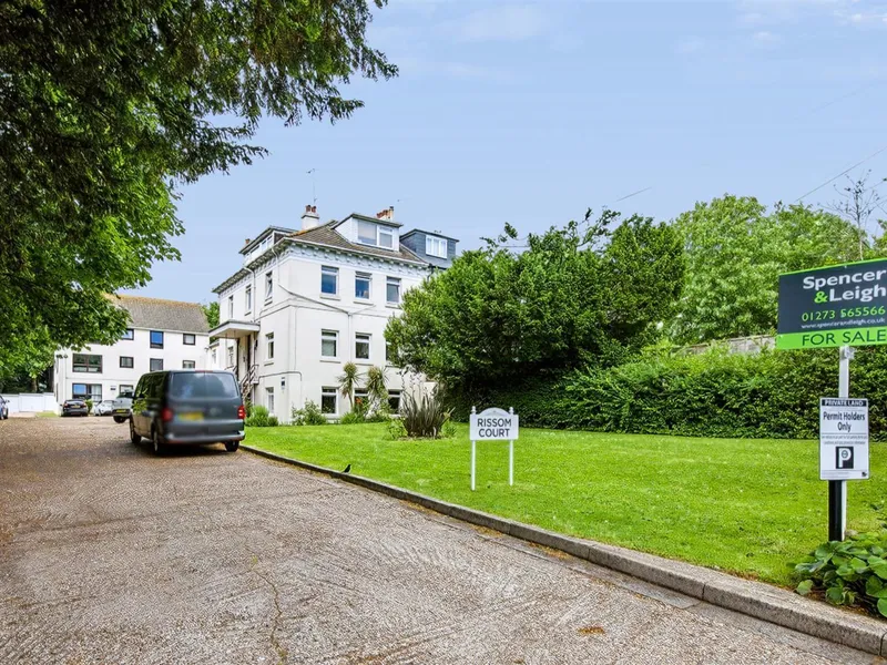 Property thumbnail 1 out of 3