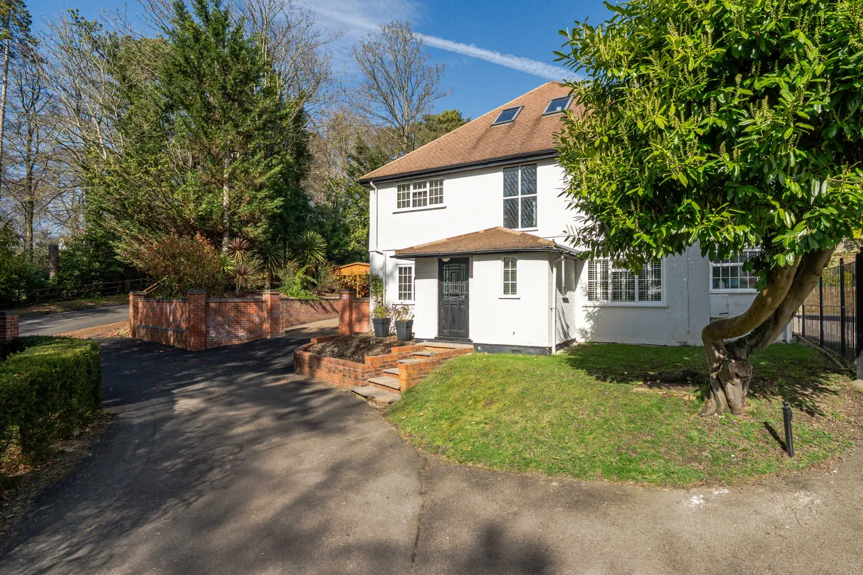 Bourne Close, Bourne End, SL8 photo 15