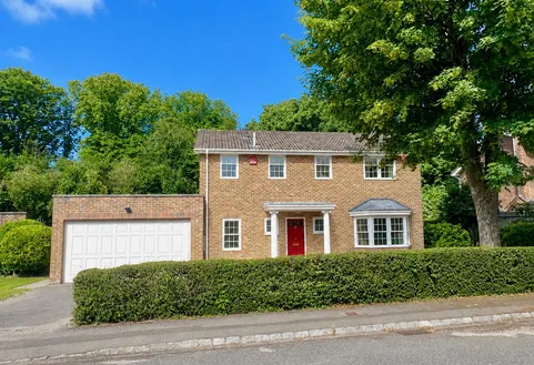 8 Stanton Drive, Summersdale, Chichester