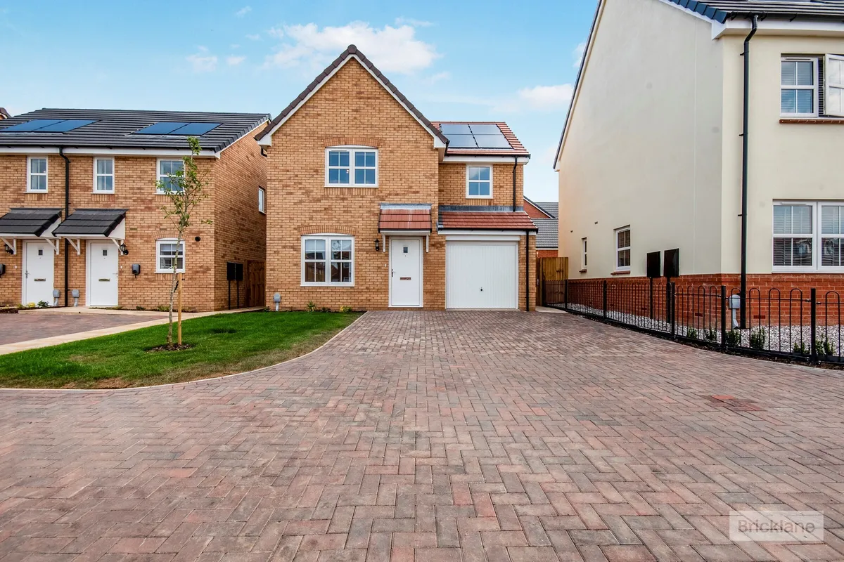 Lilac Way, Overstone, NORTHAMPTON