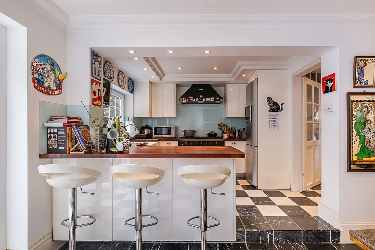 Cottenham Park Road, London, SW20 photo 8