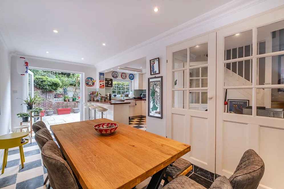 Cottenham Park Road, London, SW20 photo 10