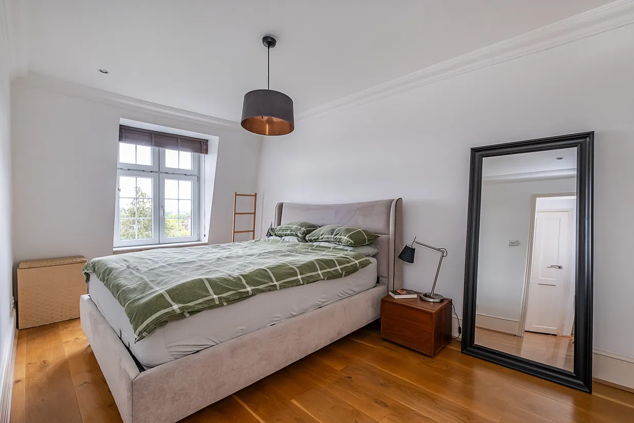 Cottenham Park Road, London, SW20 photo 13