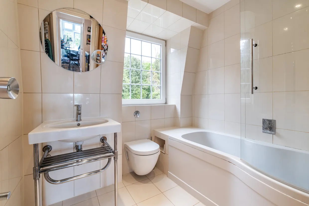 Cottenham Park Road, London, SW20 photo 14