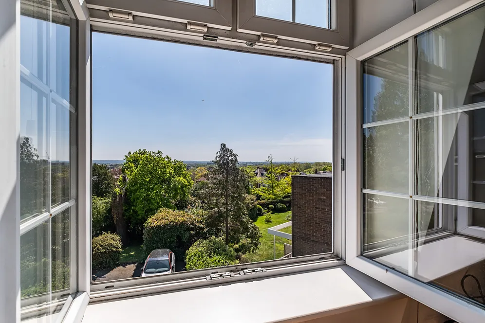 Cottenham Park Road, London, SW20 photo 15