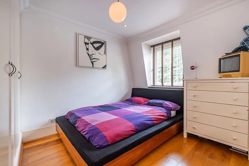Cottenham Park Road, London, SW20 photo 16