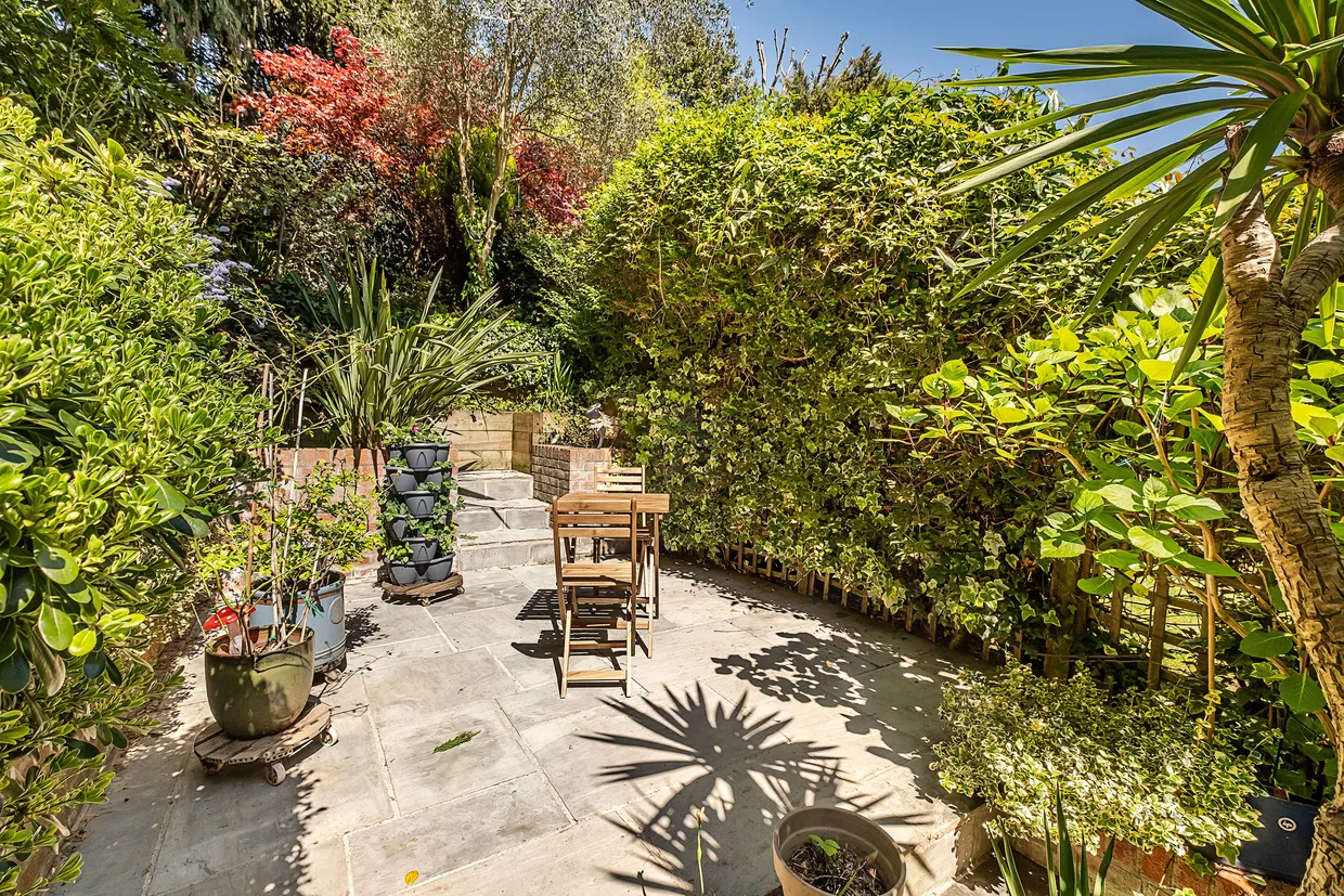 Cottenham Park Road, London, SW20 photo 19