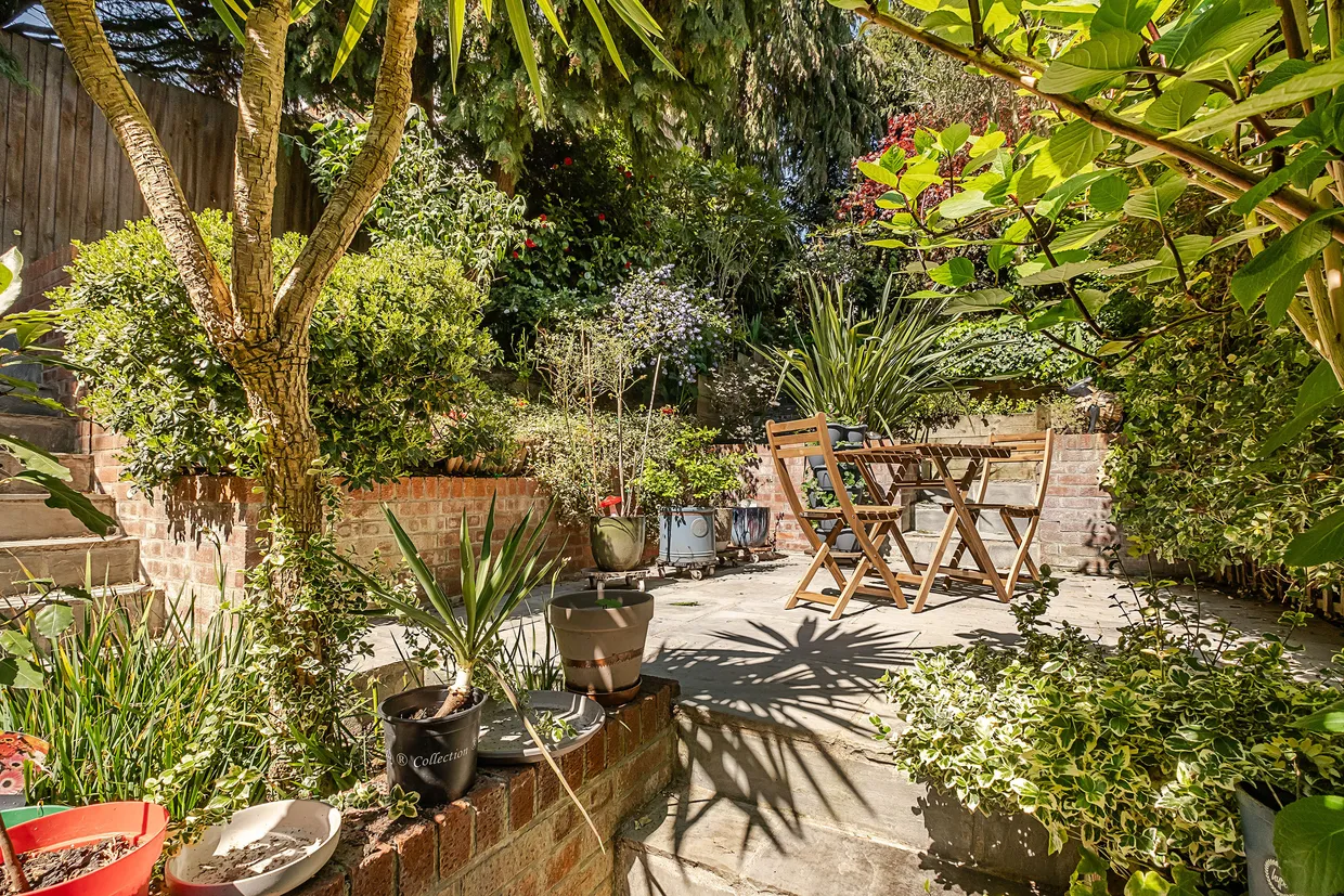 Cottenham Park Road, London, SW20 photo 20