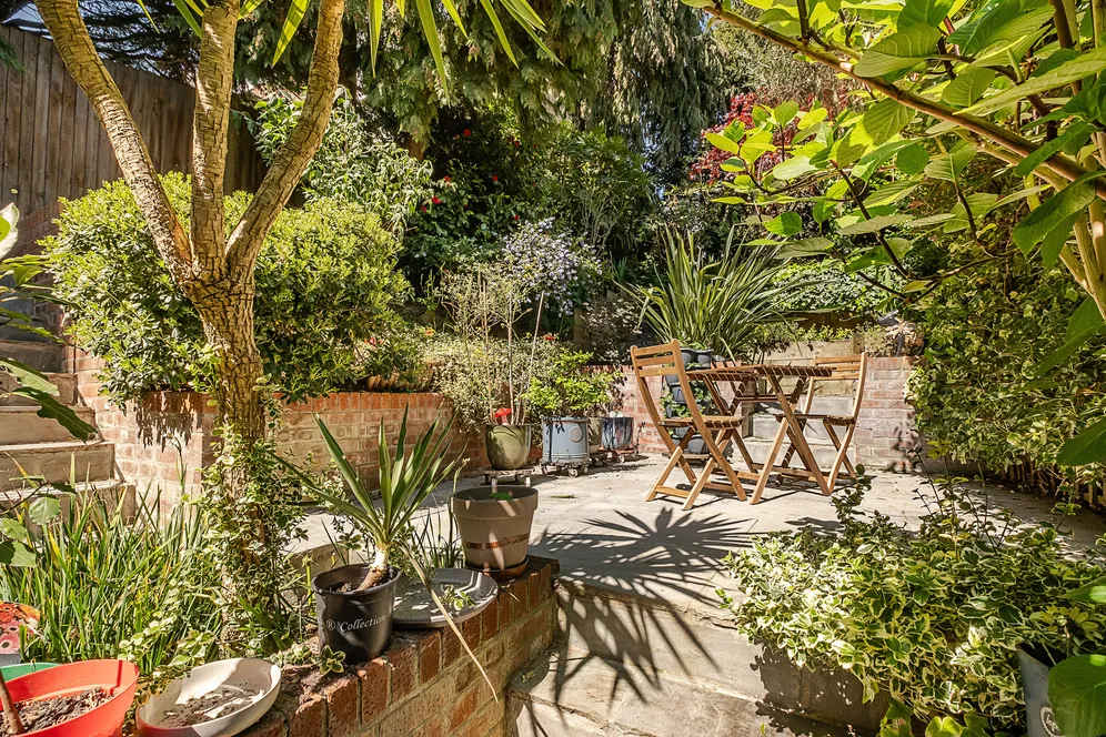 Cottenham Park Road, London, SW20 photo 20