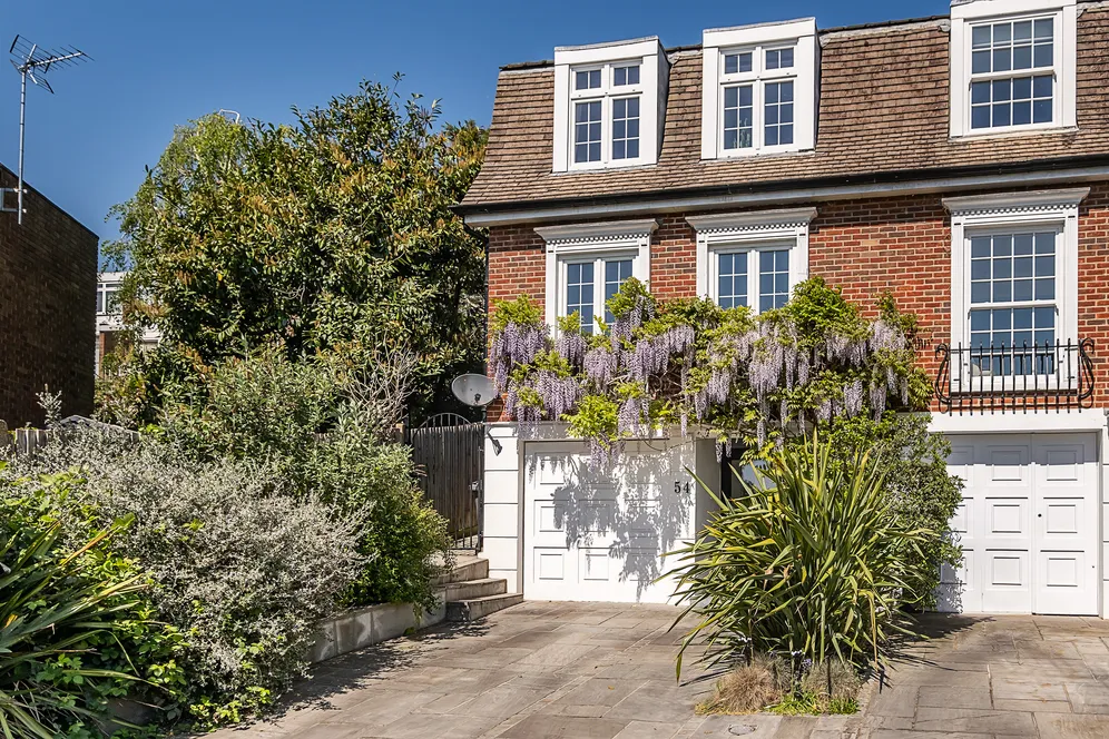 Cottenham Park Road, London, SW20 photo 23