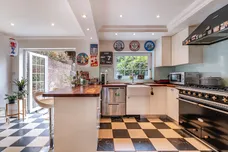 Cottenham Park Road, London, SW20 photo 25