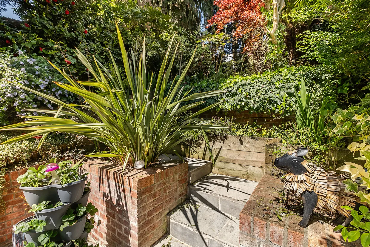 Cottenham Park Road, London, SW20 photo 26