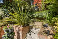 Cottenham Park Road, London, SW20 photo 26