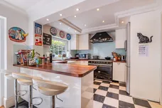 Cottenham Park Road, London, SW20 photo 28