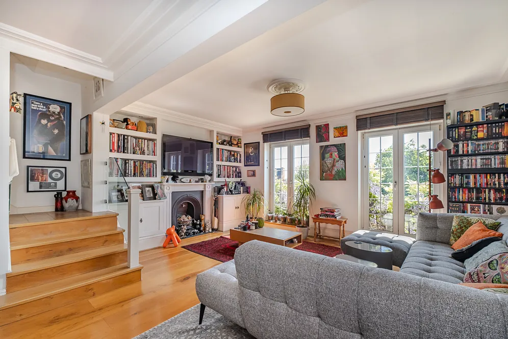 Cottenham Park Road, London, SW20 photo 30