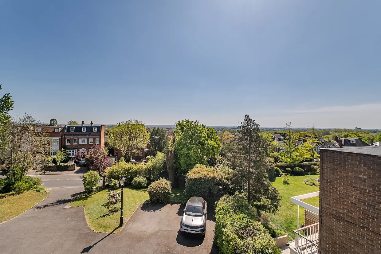 Cottenham Park Road, London, SW20 photo 31