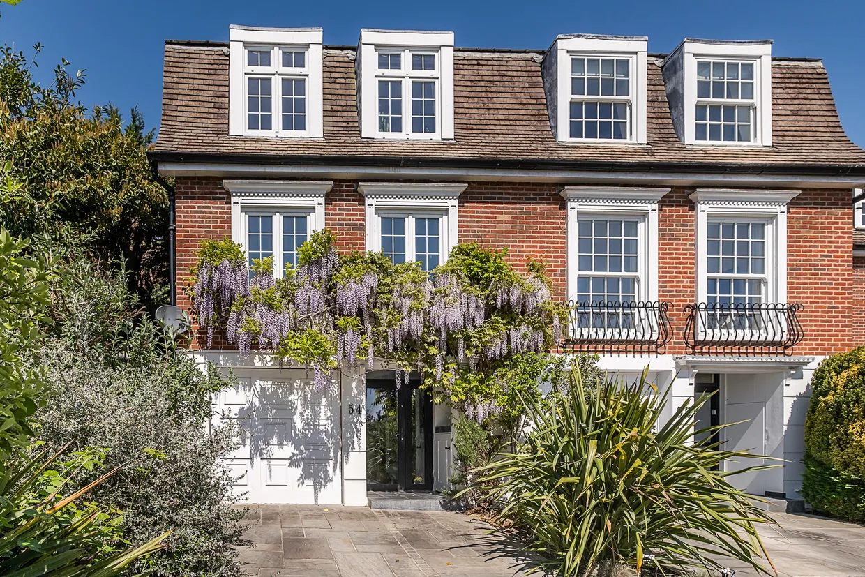 Cottenham Park Road, London, SW20 photo 32