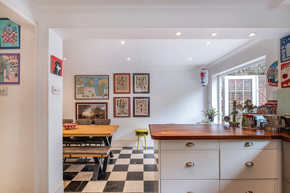 Cottenham Park Road, London, SW20 photo 33